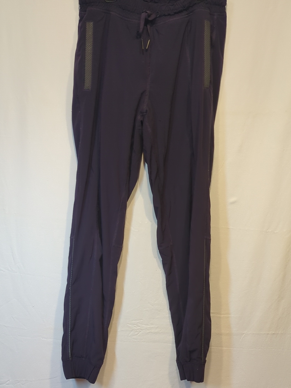 Lululemon Women's Jogger Pants in Dark Purple - Lightweight Athletic Fit